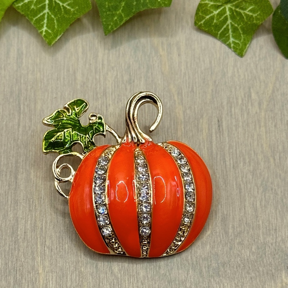 🌻 3/$25 Fashion Halloween Rhinestone Pumpkin Brooch - Picture 3 of 6